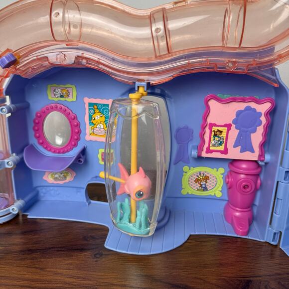 Littlest Pet Shop Little Lovin' Pet Playhouse with Figures - Picture 4 of 12